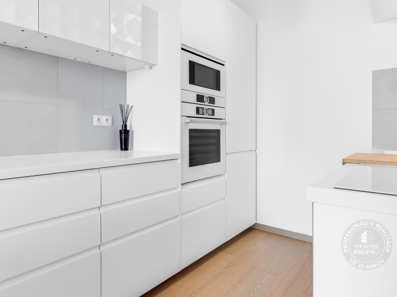Rent 1-Bedroom apartment, AC, BALCONY, PARKING, Panorama City
