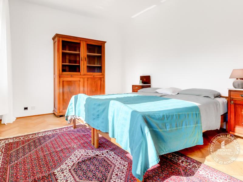  2-podlažný rodinný dom, veľká záhrada, garáž - obec Kaplna