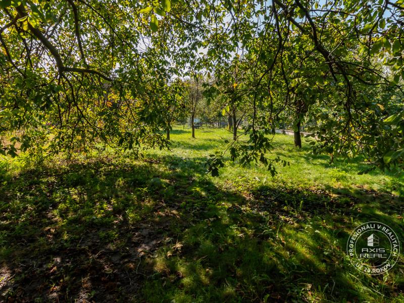  2-podlažný rodinný dom, veľká záhrada, garáž - obec Kaplna