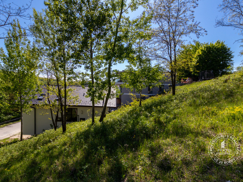  Pekný stavebný pozemok (859 m2) v Marianke