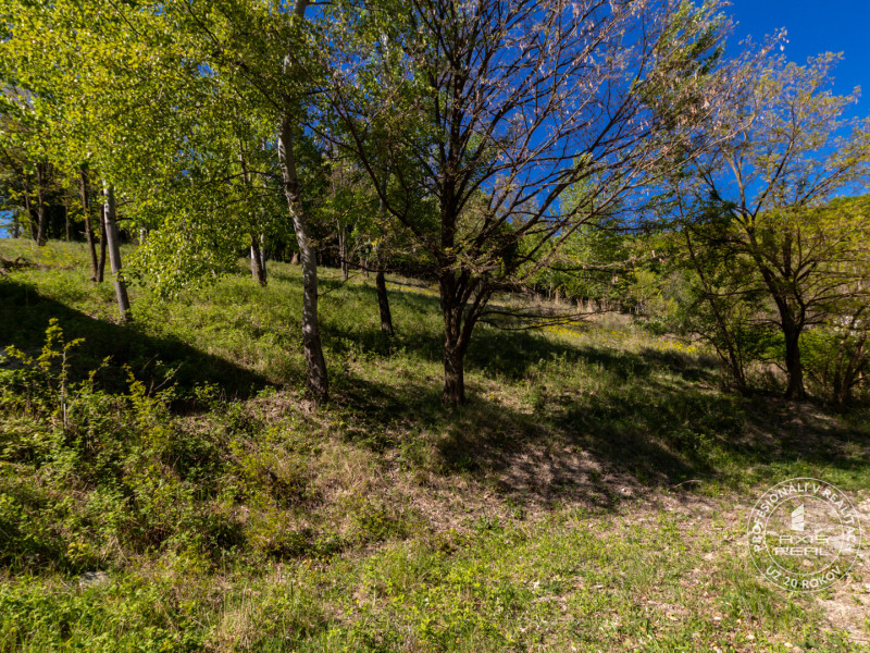  Pekný stavebný pozemok (859 m2) v Marianke