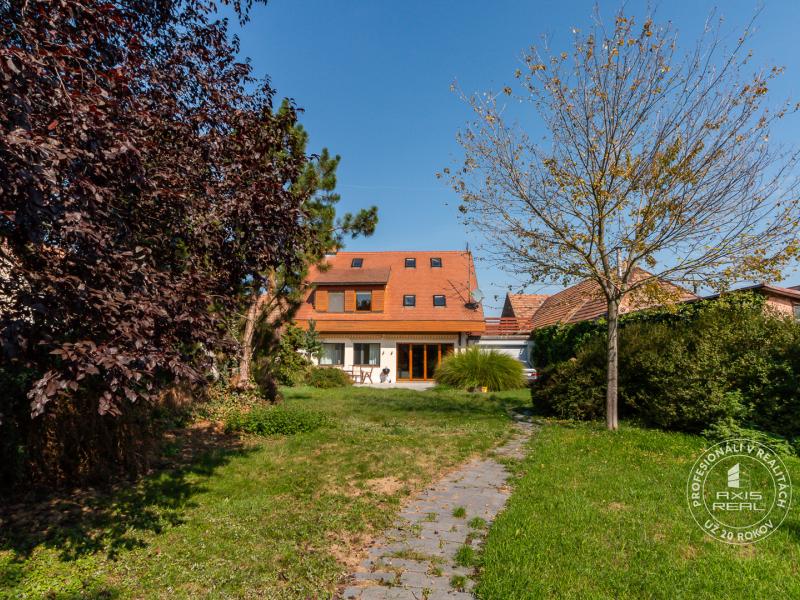  Veľký 2-podlažný rodinný dom, veľká záhrada, garáž, Kaplna
