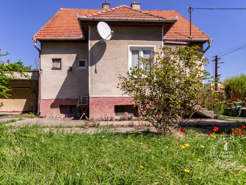  5-room BRICK house with GARAGE in original condition,Jelka