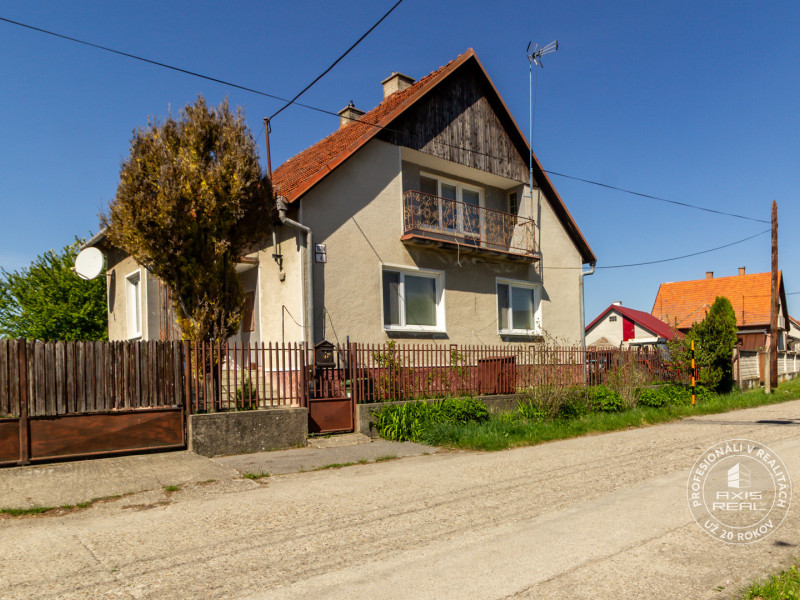  5-room BRICK house with GARAGE in original condition,Jelka