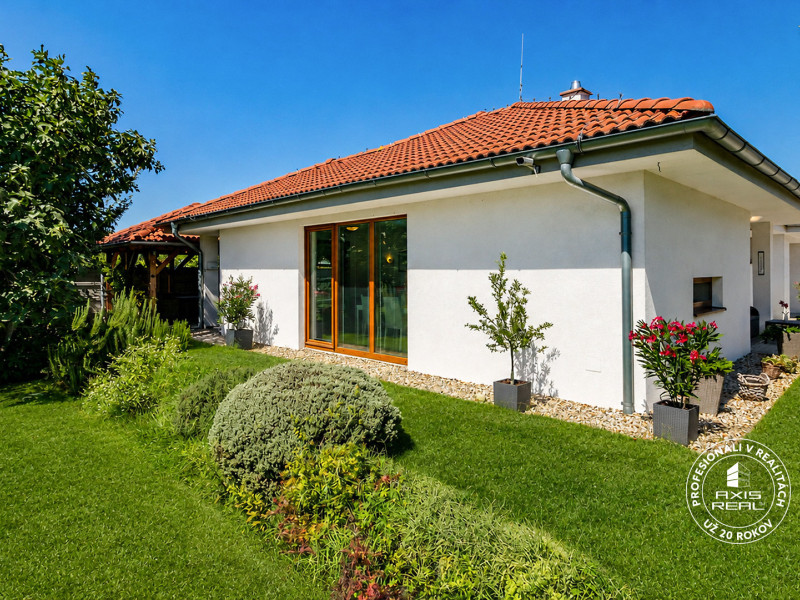  NOVÝ rodinný dom s VEĽKOU ZÁHRADOU a PRESTREŠENOU TERASOU