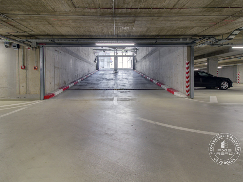  GARÁŽOVÉ STÁTIE v METROPOLISE, BA I., Bottova ulica