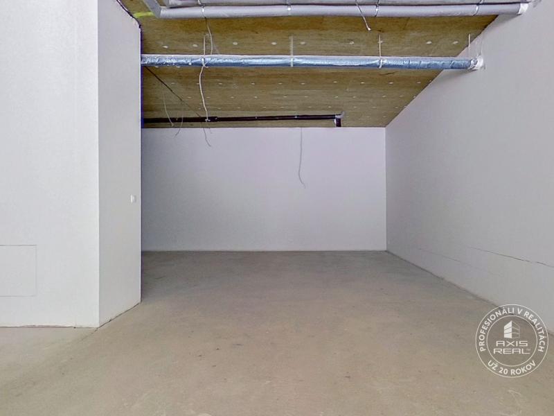   Dunajská obch. priestor 107 m2 z ulice, novostavba, garáž