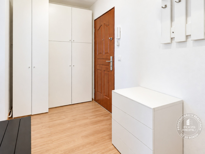  2i zariadený, balkón, pivnica, výťah, pri Horskom Parku