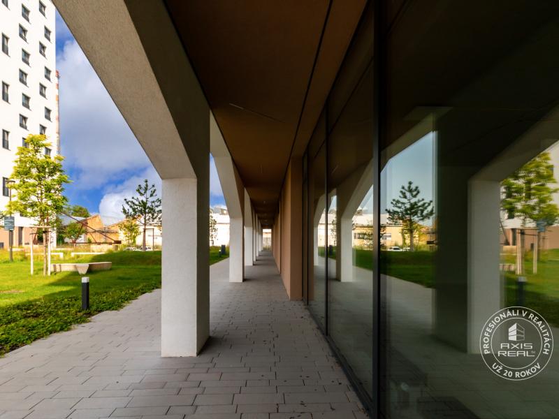   Úplne nový ELEGANTNÝ 2-izbový byt s LODŽIOU a PARKOVANÍM