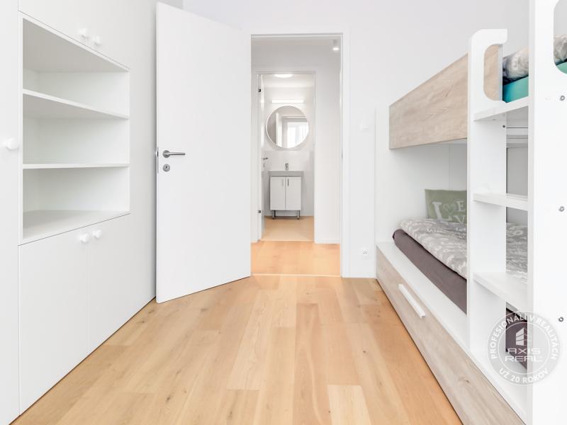   Nový 3-izbový byt s KLIMATIZÁCIOU, BALKÓNOM a PARKOVANÍM