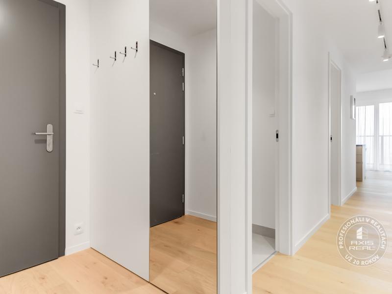   Nový 3-izbový byt s KLIMATIZÁCIOU, BALKÓNOM a PARKOVANÍM