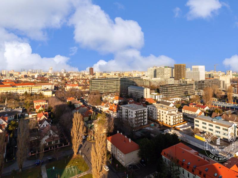   Nový 3-izbový byt s KLIMATIZÁCIOU, BALKÓNOM a PARKOVANÍM