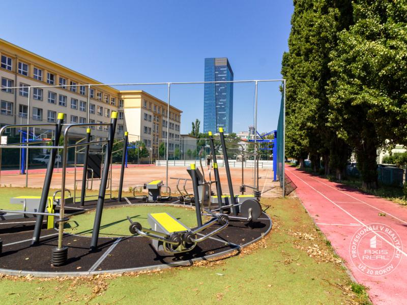   Nový 3-izbový byt s KLIMATIZÁCIOU, BALKÓNOM a PARKOVANÍM