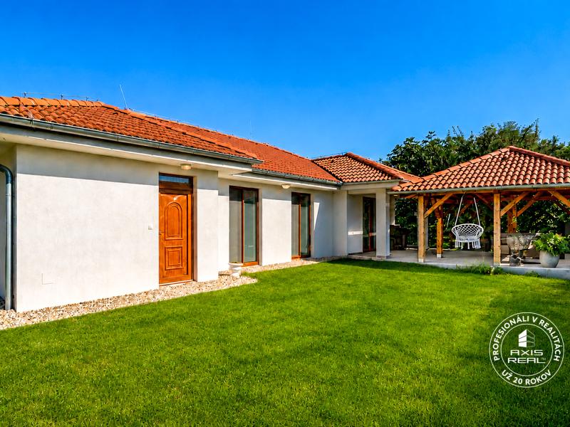  NOVÝ rodinný dom s VEĽKOU ZÁHRADOU a PRESTREŠENOU TERASOU