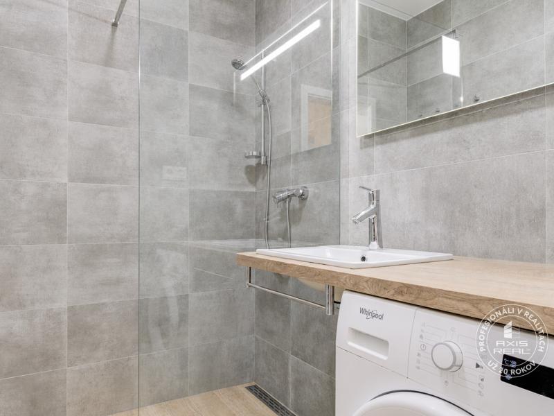  2-room apartment with a PARKING SPACE in the CHOPOK JUH 