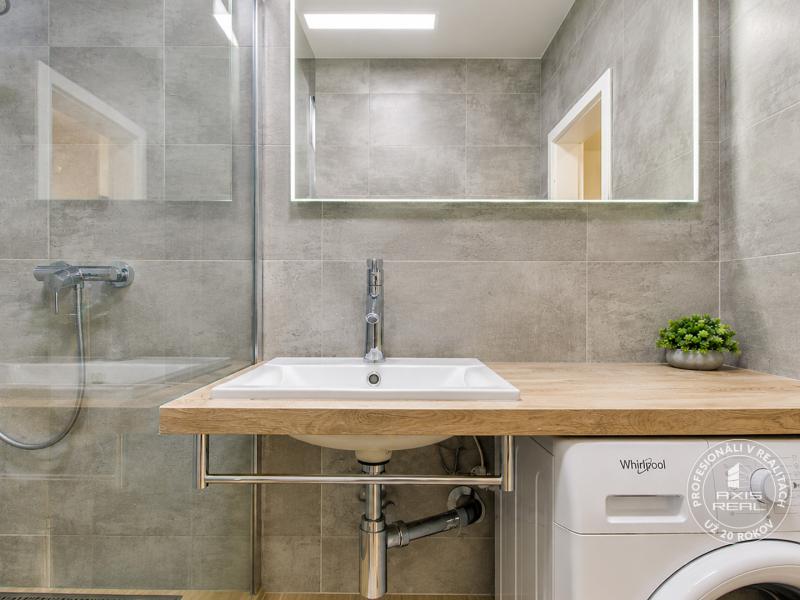  2-room apartment with a PARKING SPACE in the CHOPOK JUH 