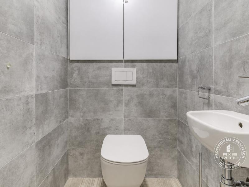  2-room apartment with a PARKING SPACE in the CHOPOK JUH 