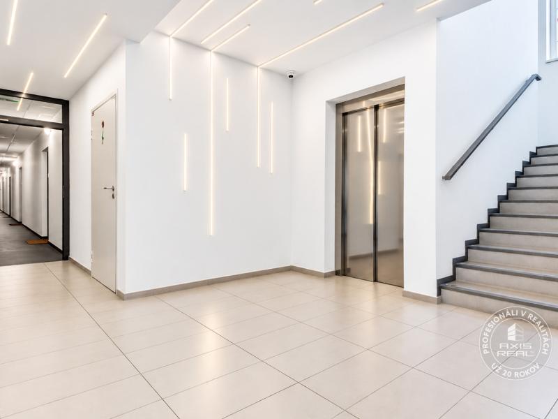 Sale Single studio, Single studio, Vietnamská, Bratislava - Ružinov, S